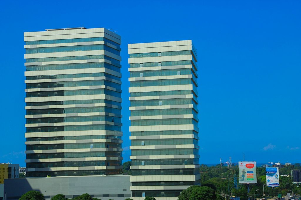 Cayman Island bank building to open offshore bank account